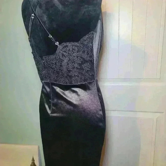 Windosr black dress - Picture 6 of 8